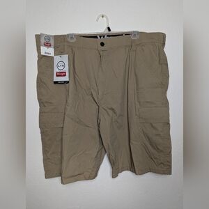 NWT Wranglers ATG Men's Cargo Shorts Size 42